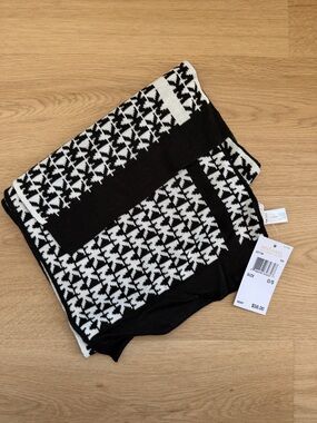 Michael Kors Black & White Houndstooth Knit Wrap